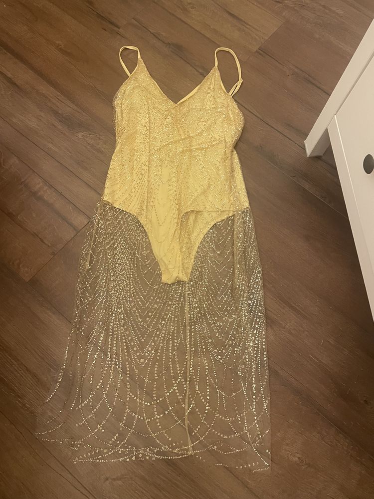 Rochie transparentă strălucitoare cu body