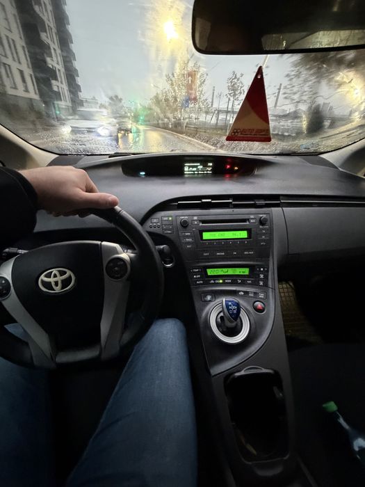 Vand Toyota Prius inamtriculat 2012
