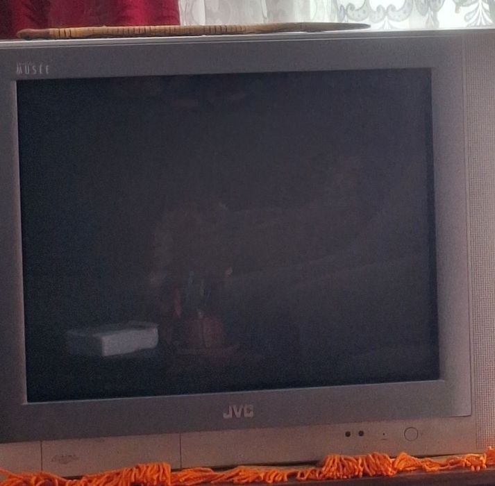 Продам большой телевизор JVC
