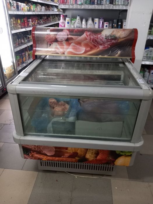 Vitrina congelate , tip insulita