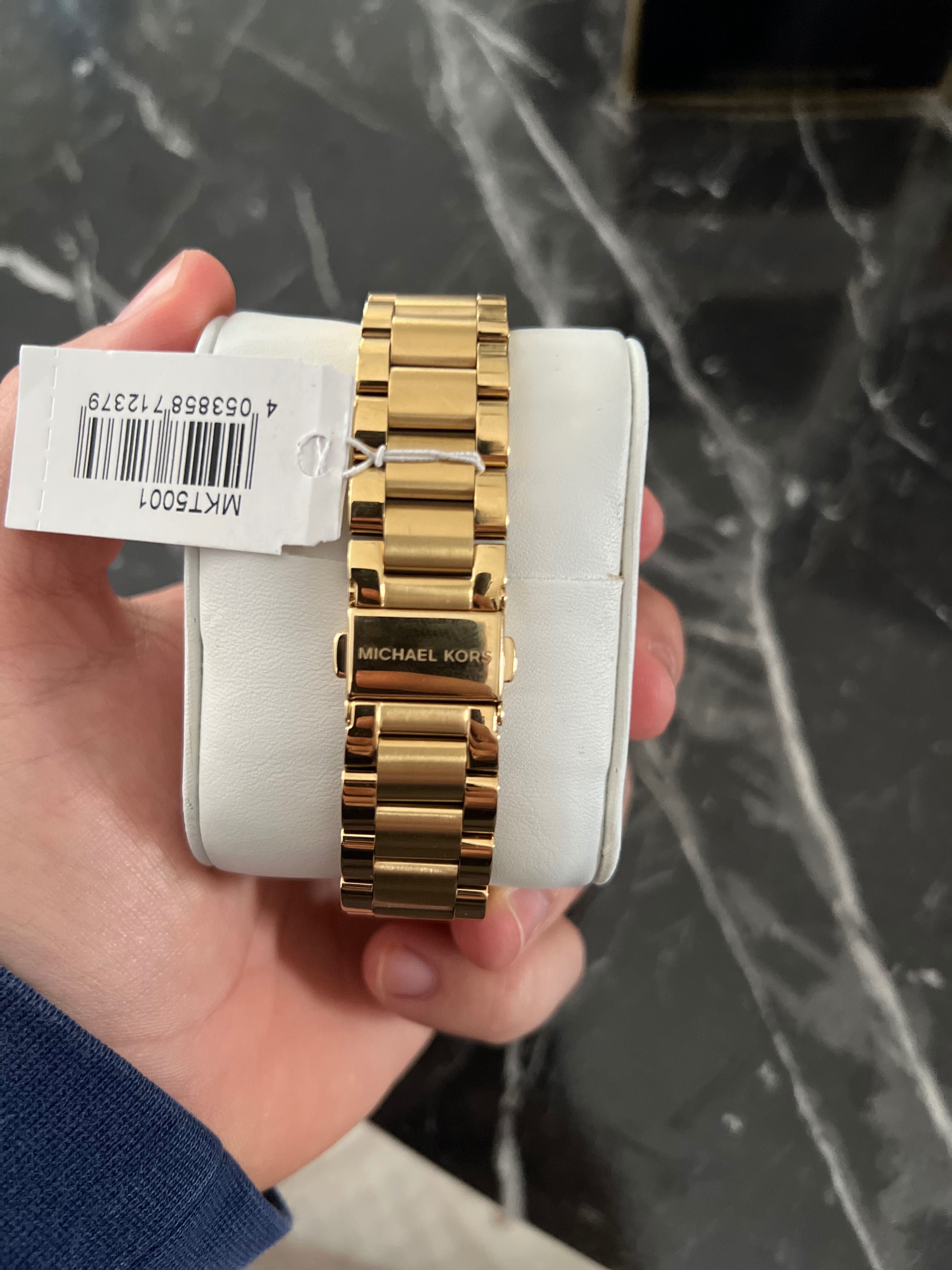 Смарт часовник Michael Kors