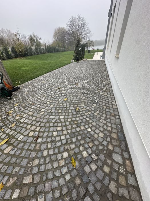 Vând piatră cubică naturală și montez