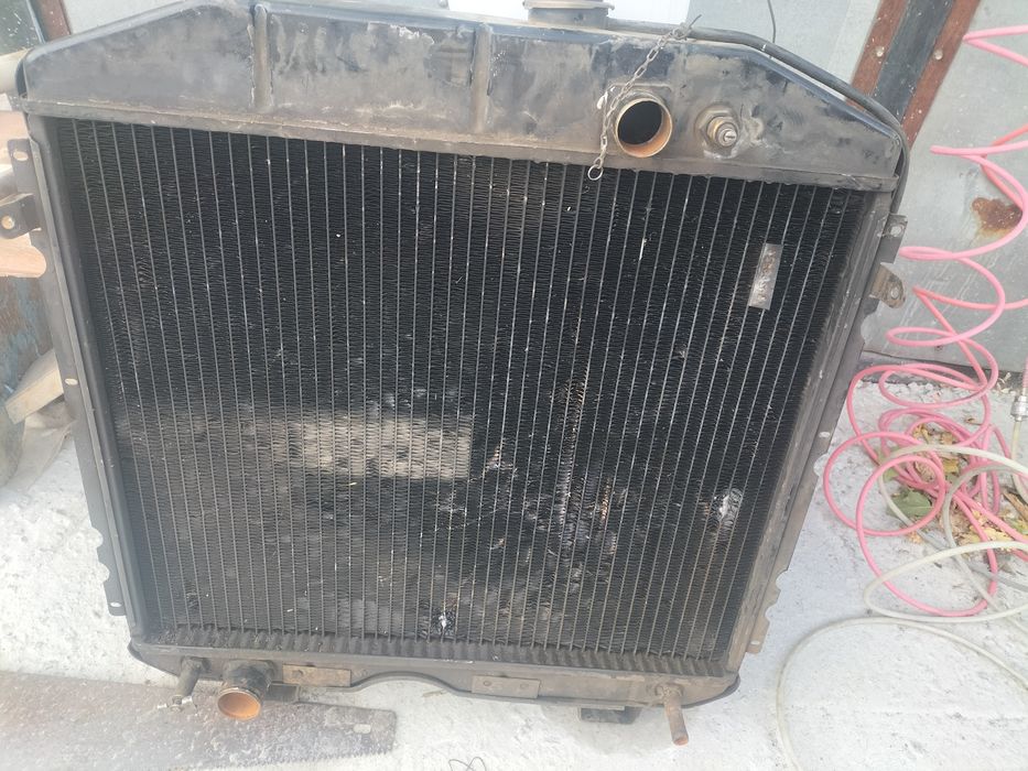 Радиатор газ 66 в хорошем состоянии ШААЗ заводской.