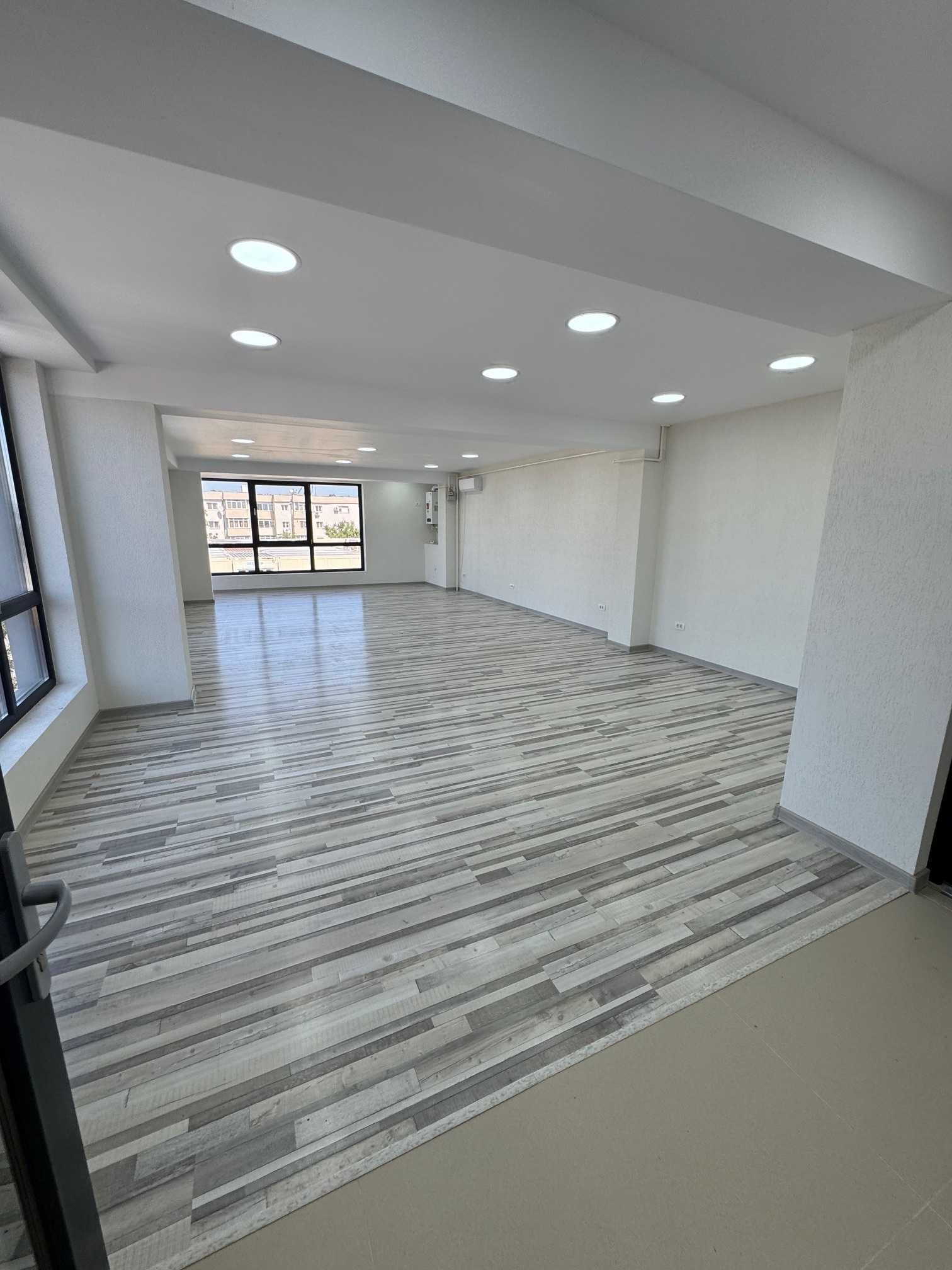 Cladire spatii comerciale !