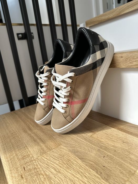 Adidasi Burberry originali