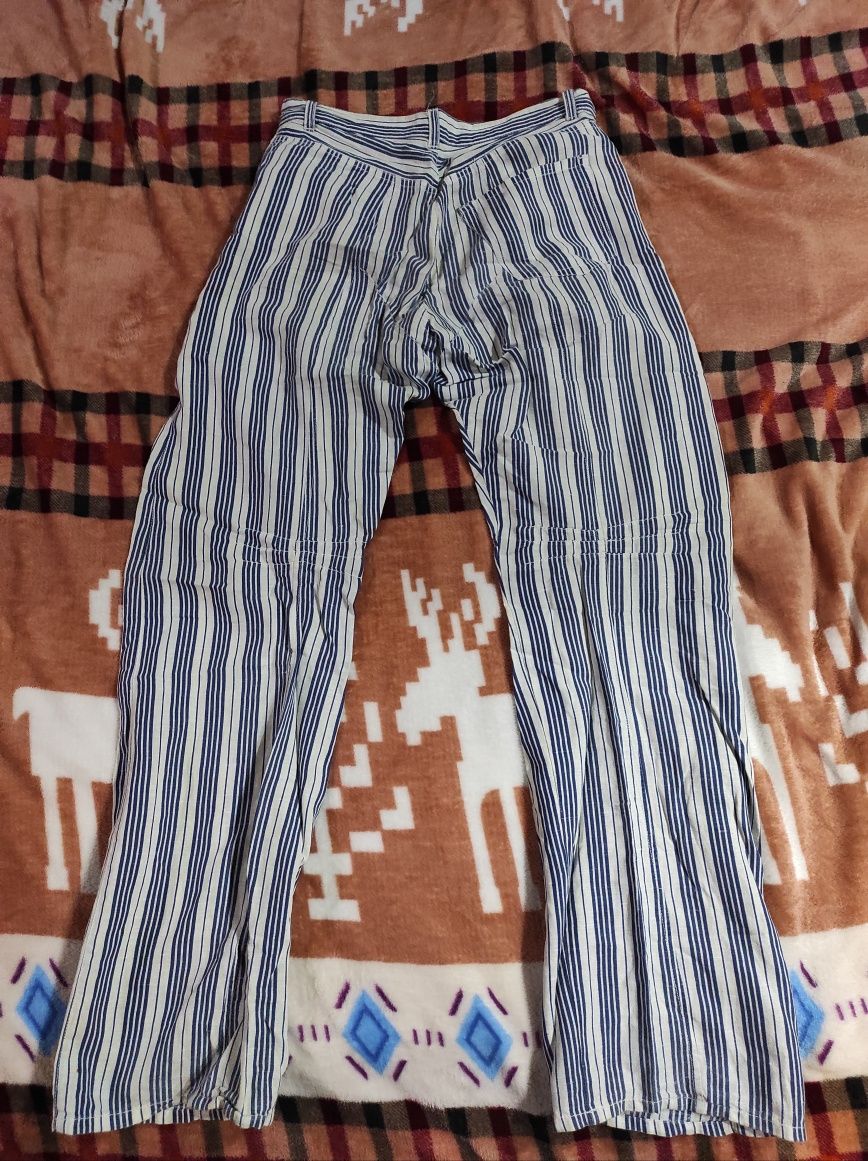 Vând pantaloni Armani Junior de vară