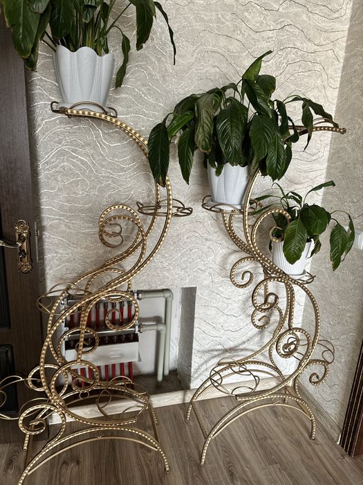 Продается подставки для цветов