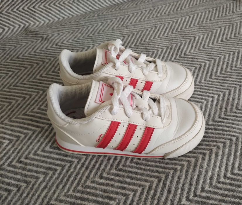 Adidas кожени маратонки номер 25