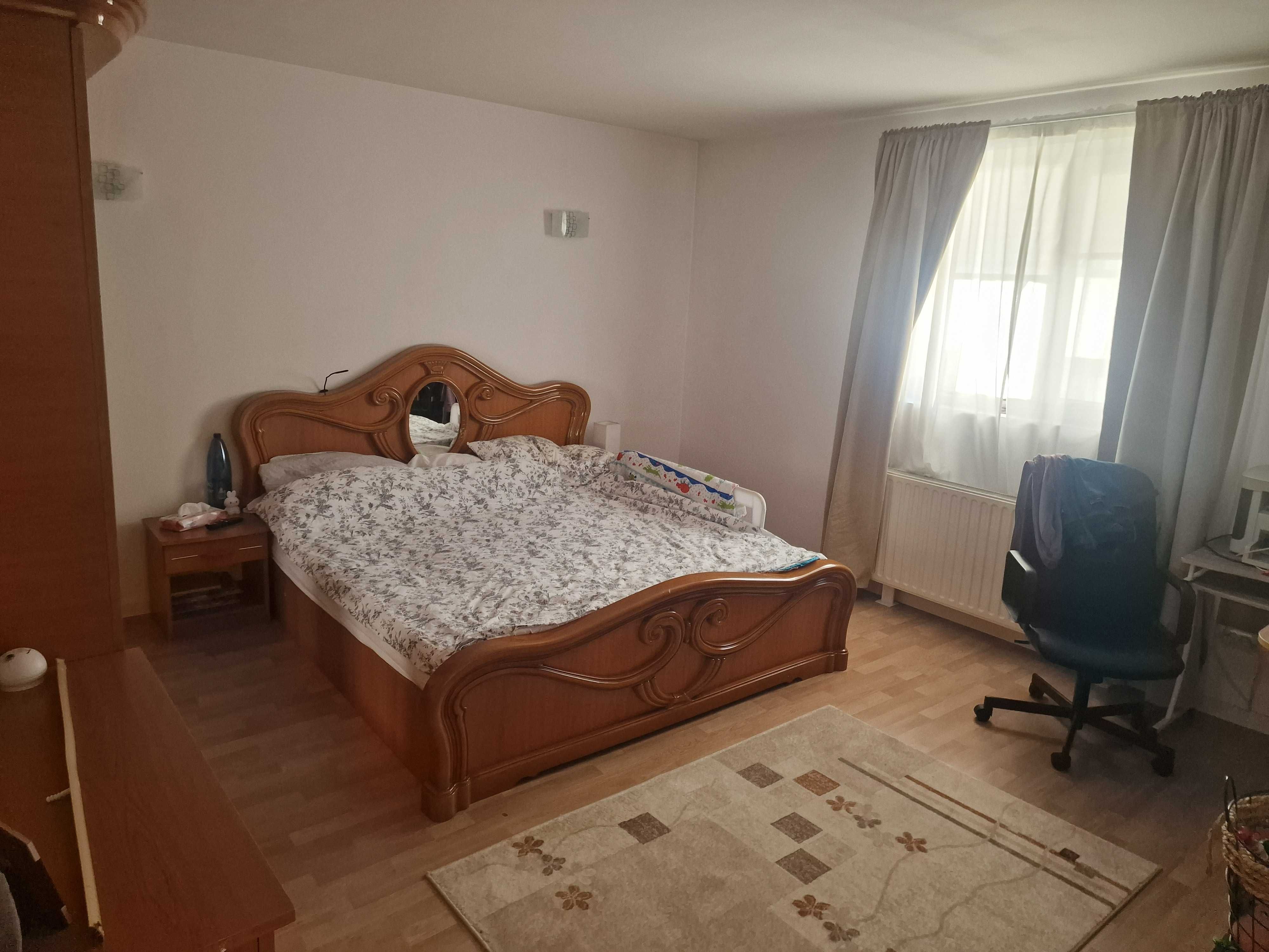 Mobilier complet pentru dormitor pat sifonier noptiere comoda oglinda