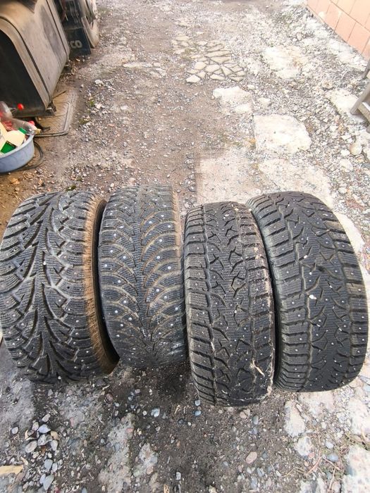 Продам шипованные шины r 16