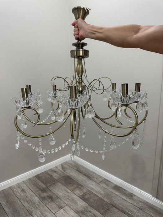 Продам люстру в отличном состояний