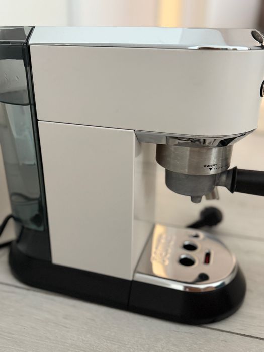Espressoare manuale Dedica Metallics DeLonghi