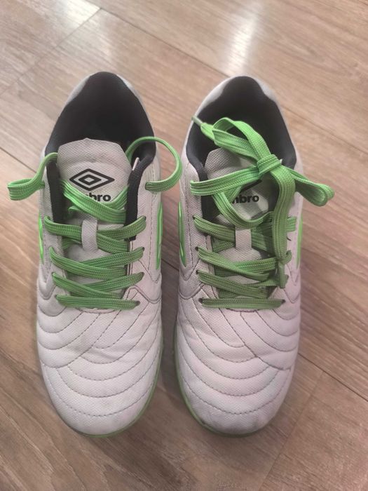 Детски стоножки футболни обувки Umbro 35номер