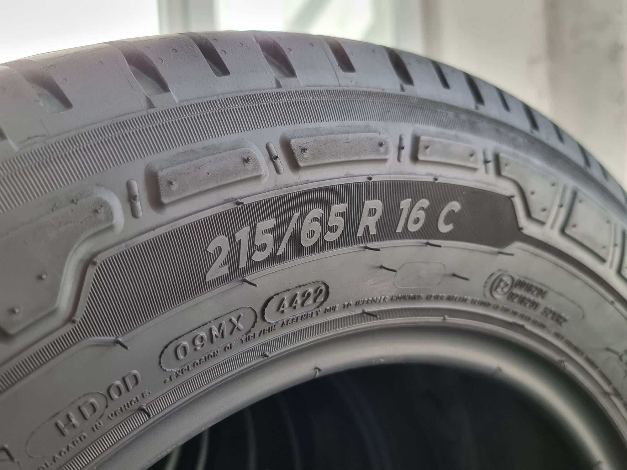"Dot 22" 215/65/16 C Michelin 4Броя: 420лв 8мм