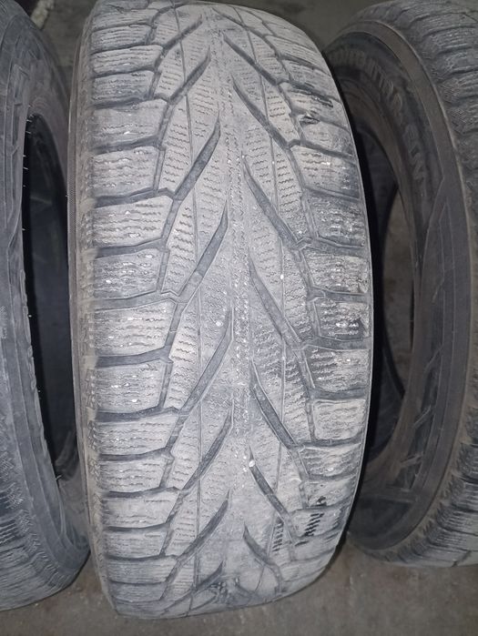 Продам комплект шин зимних б/у