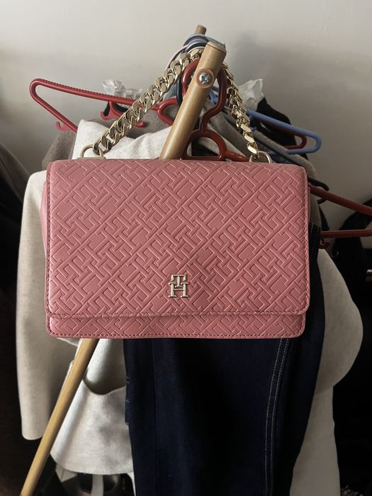 ЧИСТО НОВА!!Оригинална чанта на Tommy hilfiger