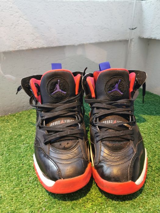 Jordan  43 fit 44 URGENT!!!