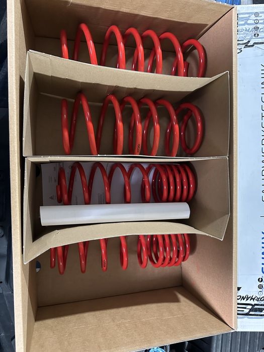 Продавам пружини за ибиза 6л