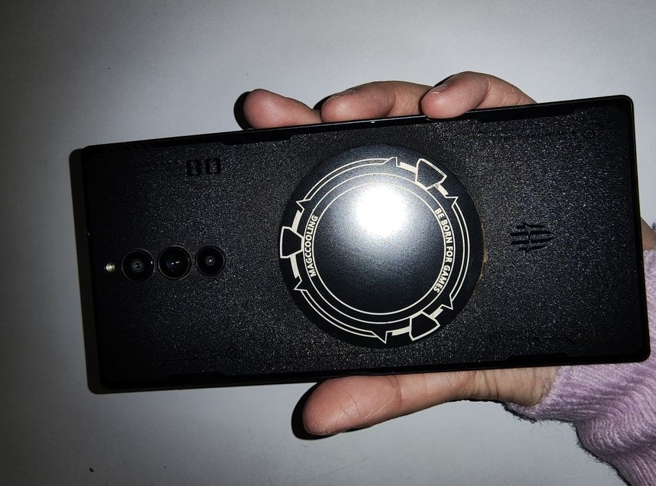 Vând Red Magic 8 Pro