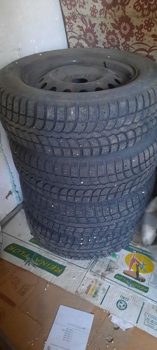 Шины, с дисками. б/у зимние шипованные , в хорошем состоянии размер 19