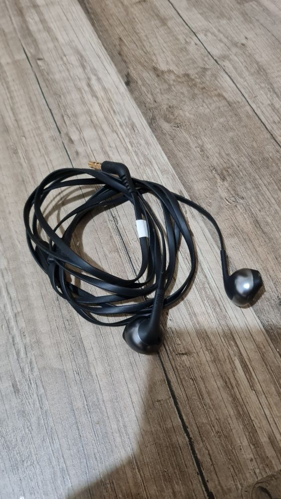 JBL слушалки с кабел
