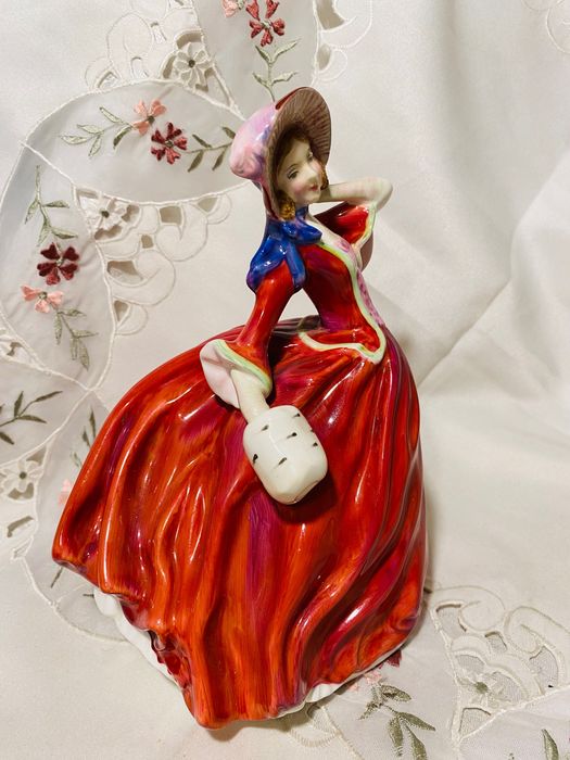 порцеланова статуетка