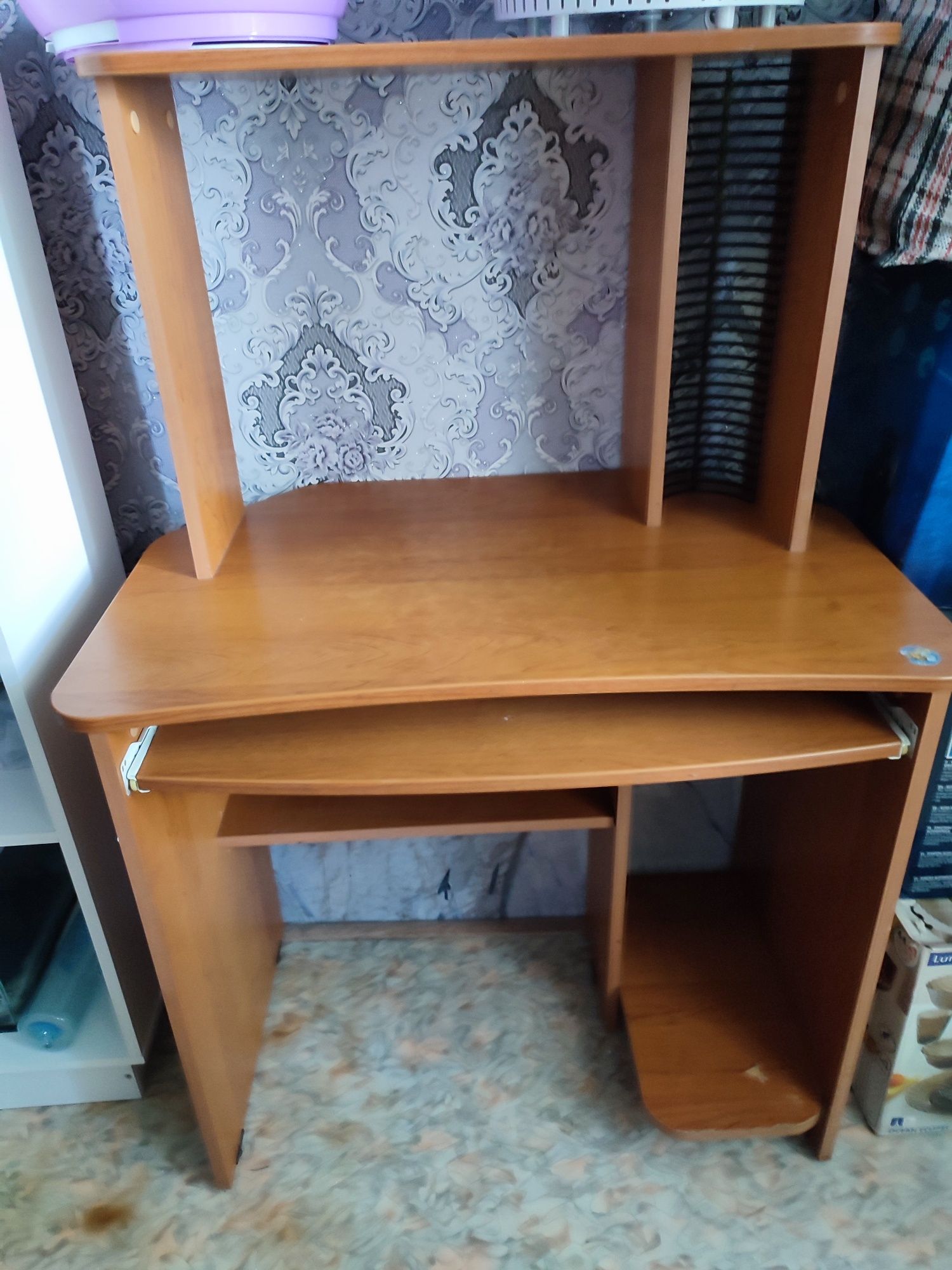 Продам компьютерный стол