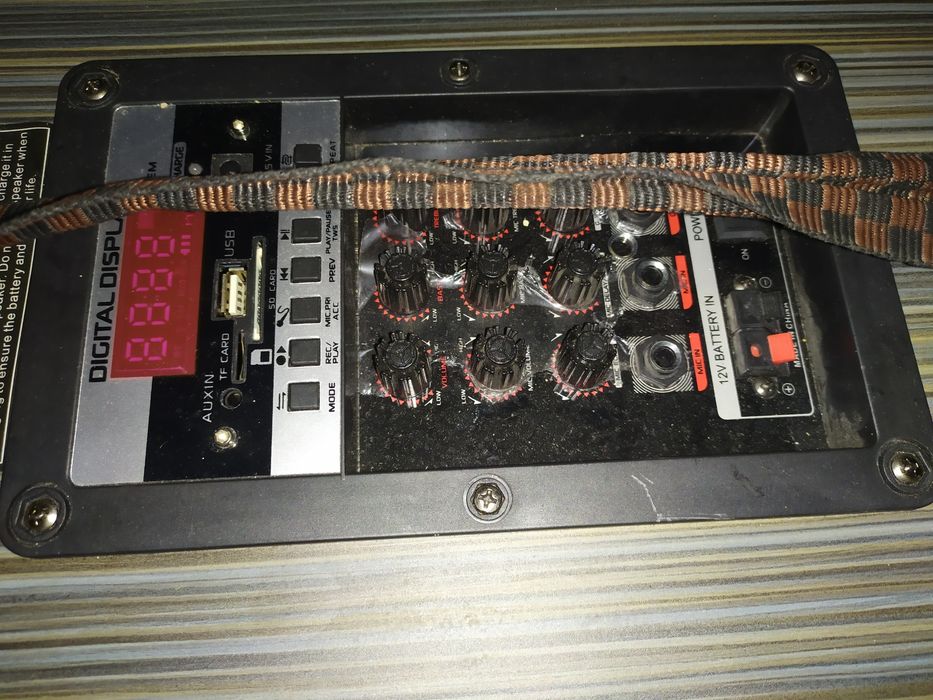 Колонка гитарная на аккумуляторе