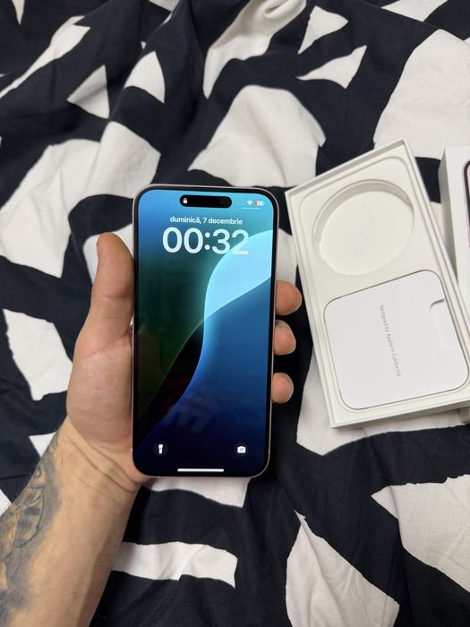 Iphone 15 plus Roz Impecabil