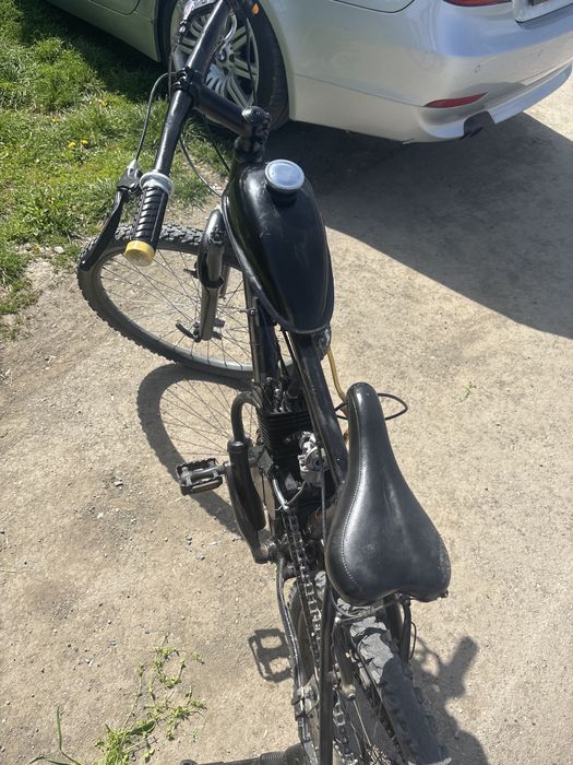 Vând bicicleta cu motor 80cc Impecabila