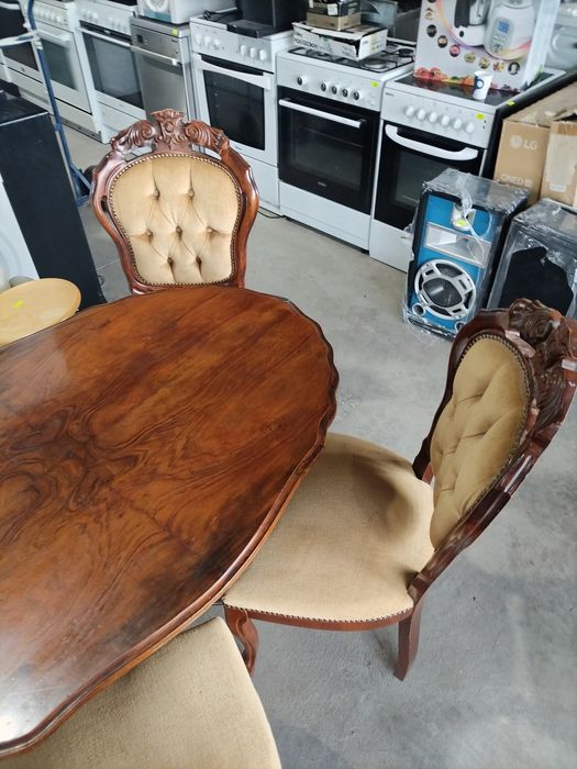 Антикварна маса с четери стола