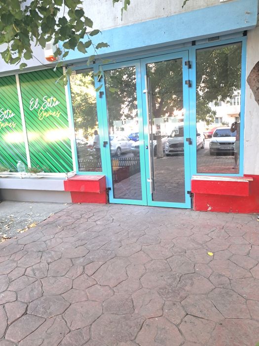 Închiriez spațiu comercial Hcc