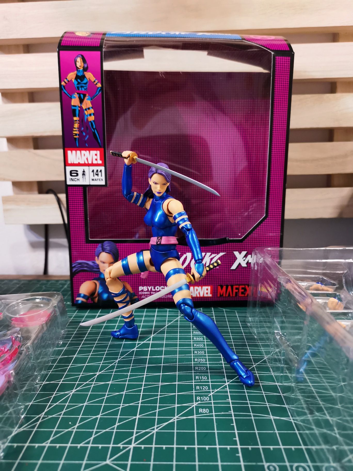 MAFEX Psylocke figurină 1/12