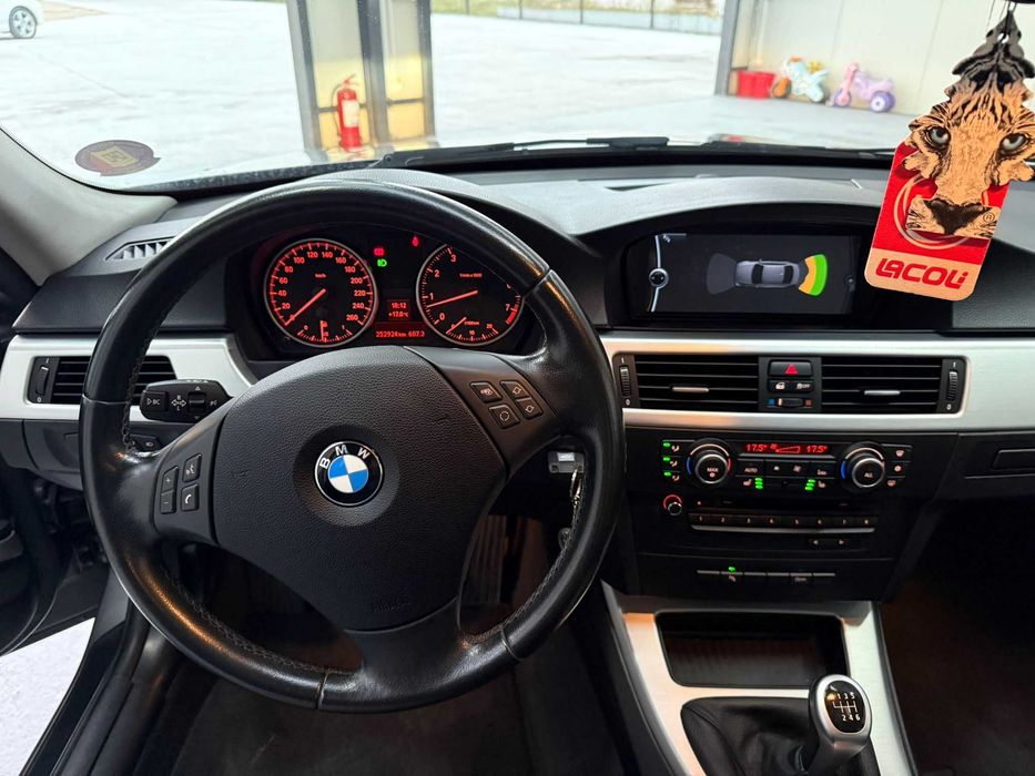 BMW 320i/170 Cp/2011/Euro 5