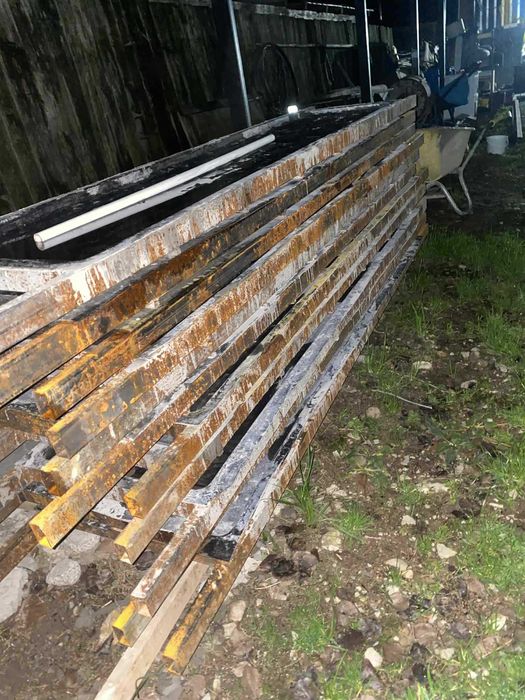 Masa vibranta cu forme si targi