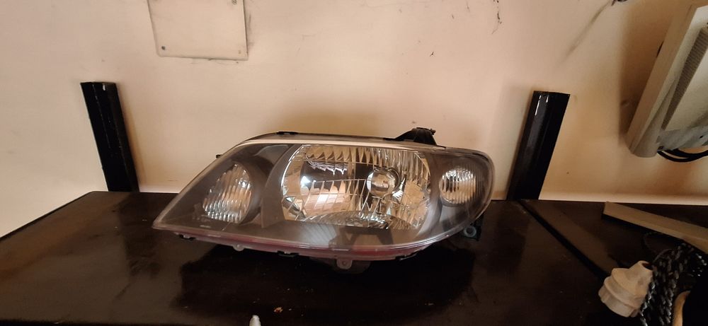 Мазда 323 - ляв фар