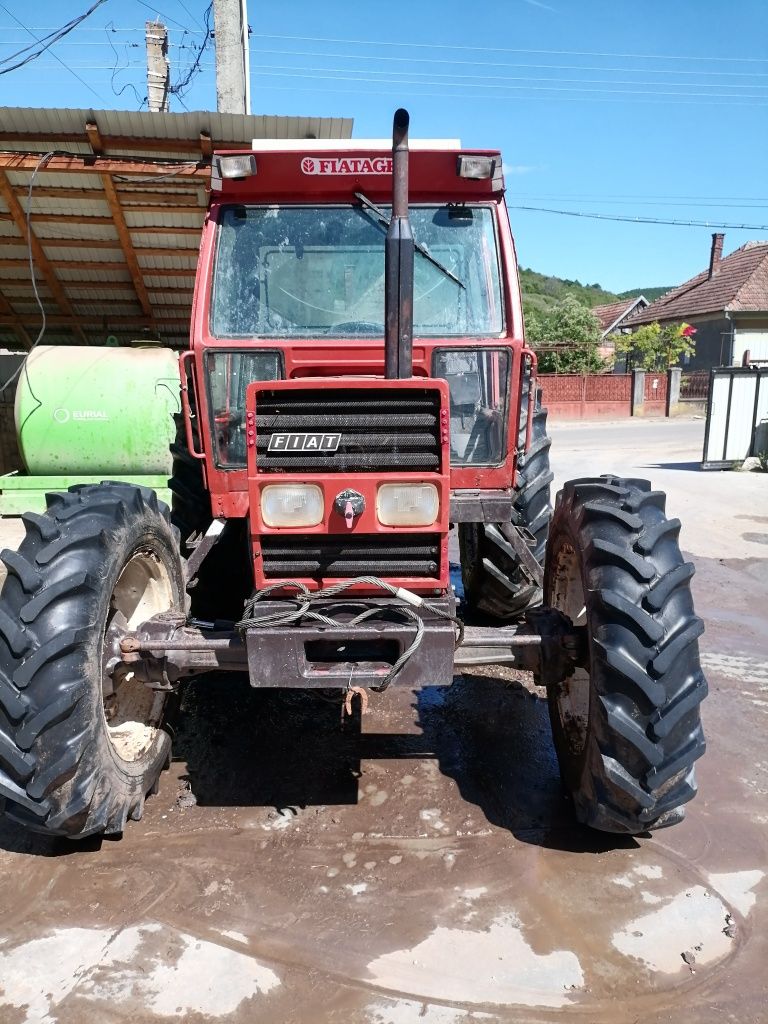 Vând tractor fiatagri 880 dt în 5