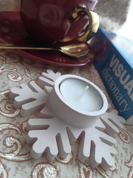 Коледни декорации в нежни, пастелни цветове