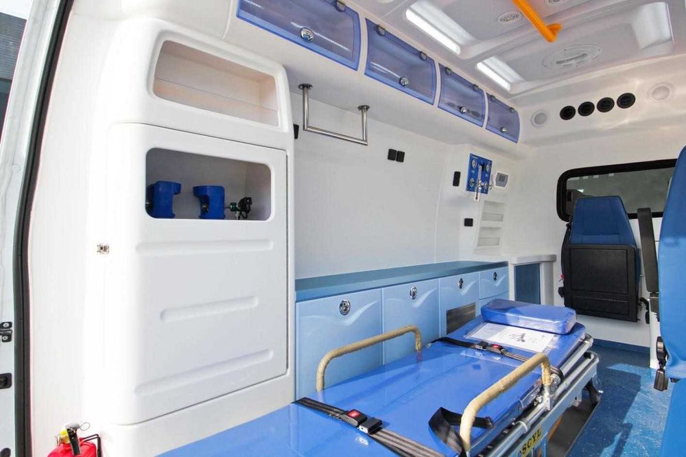 Ford Transit T8 EV Ambulance электрическая машина скорой помощи/406 КМ