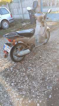 Vand Motocicleta Aprilia Scarabeo