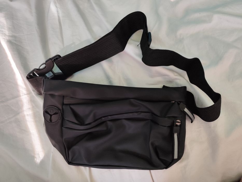 Черна спортна чантичка за кръст