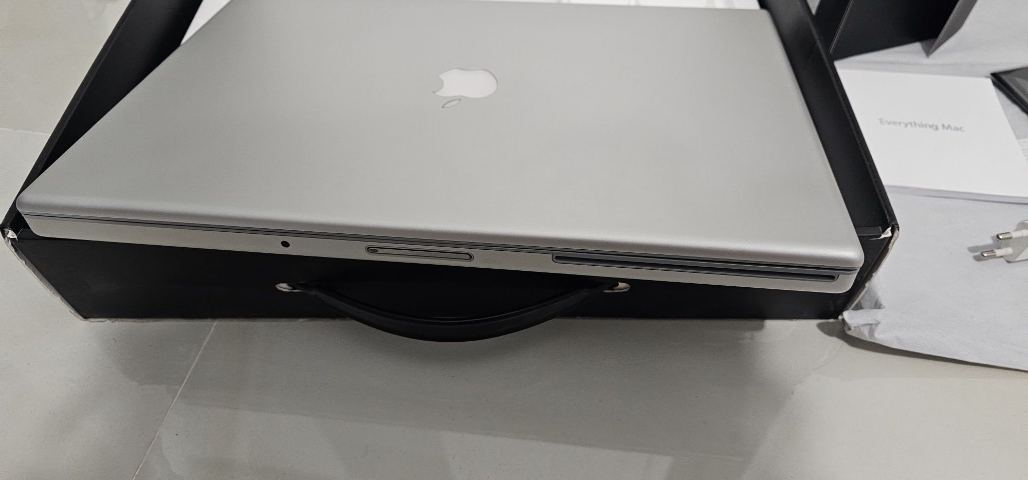 Apple MacBook Pro "Core 2 Duo" 2.5 17" 2008