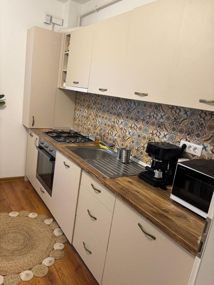 Inchiriez apartament 2 camere in Sânpertu Residence. Str Universului.