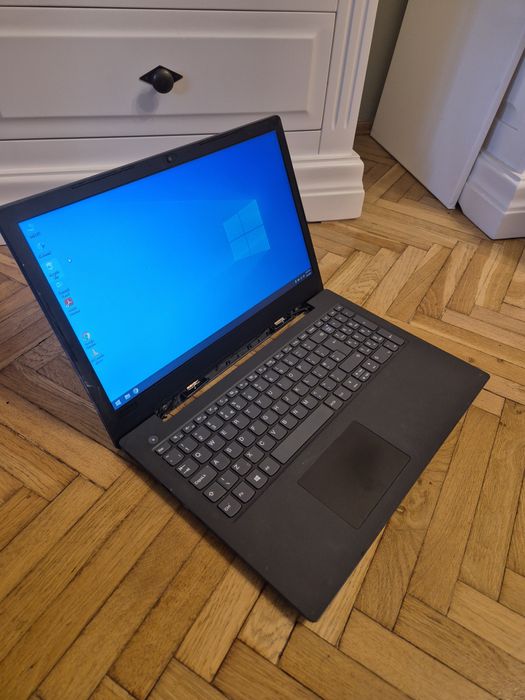 Laptop Lenovo v130