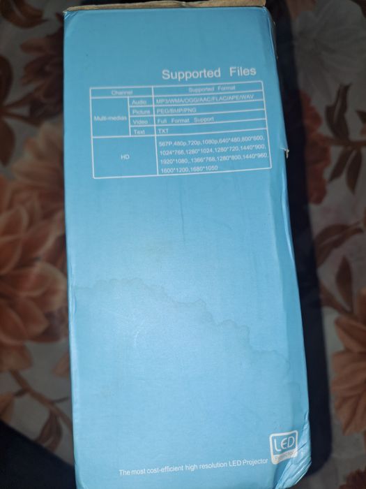 Vând proiector în cutie