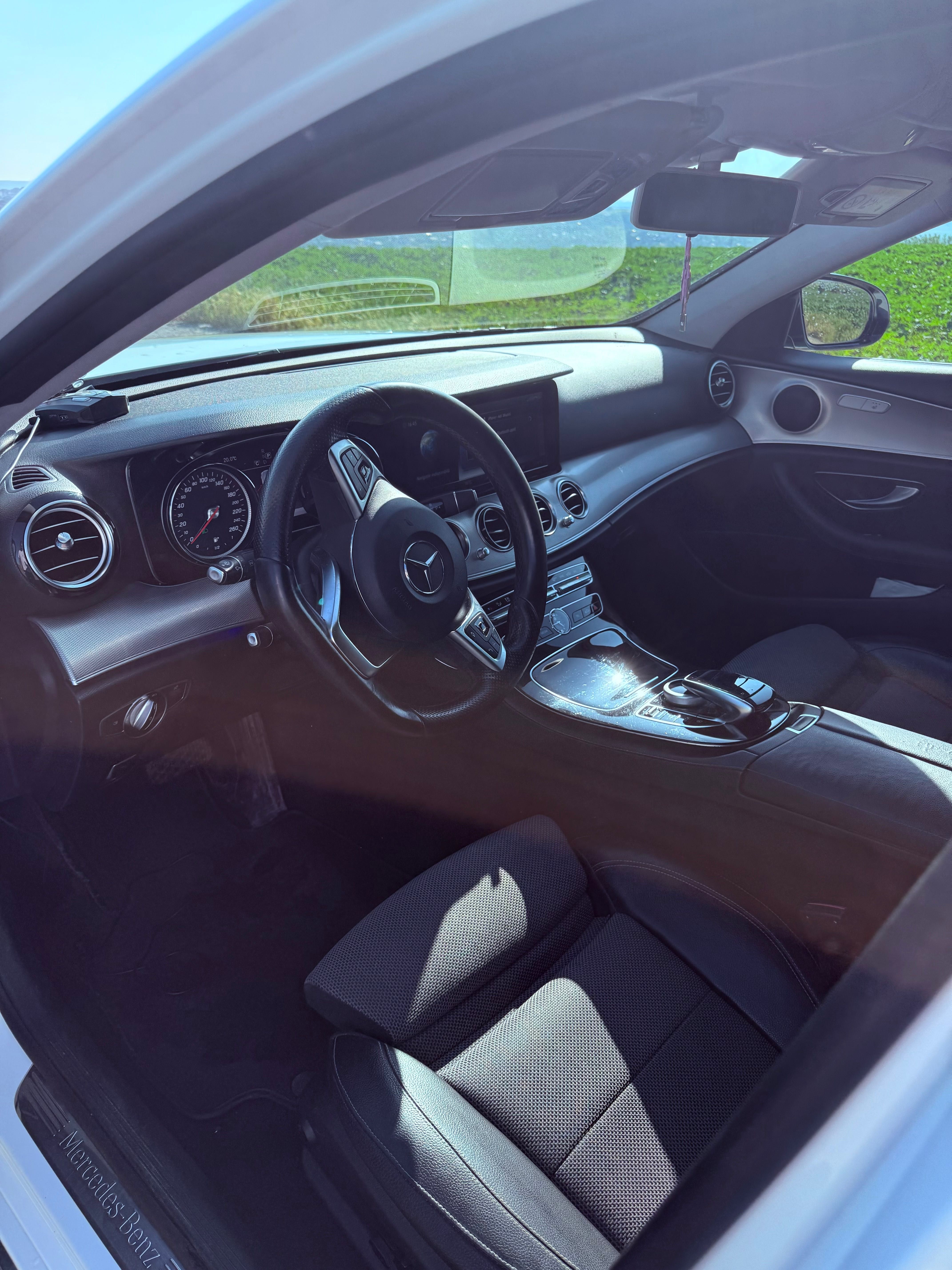 Mercedes E220 VARIANTE +/-