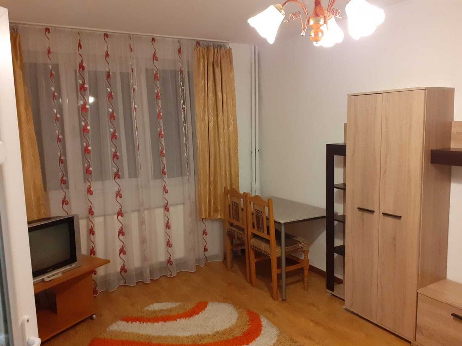 Inchiriez garsoniera parter