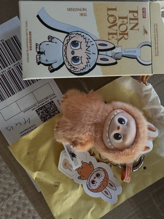 Оригинал The Monsters Pin for Love (Labubu)  Pop Mart  - Буква “J”