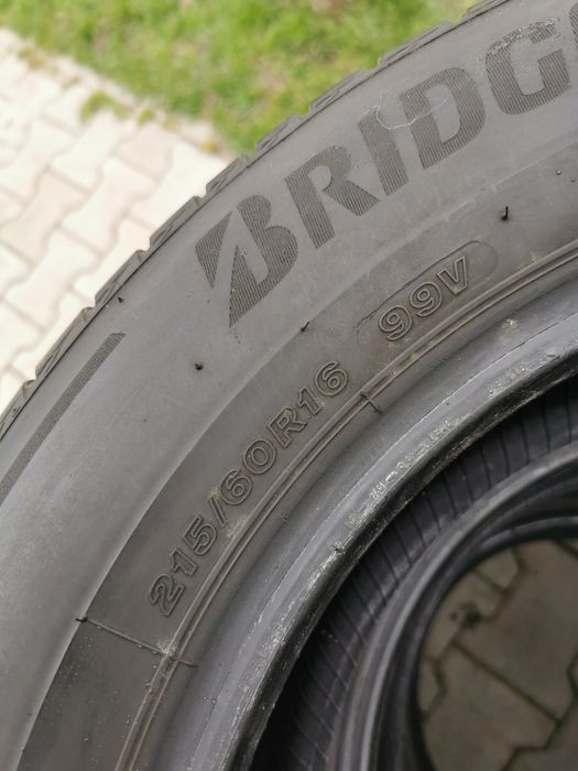 Vând cauciuri de vara Bridgestone 215/60/16