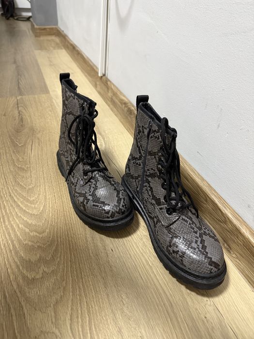 Дамски боти змийски принт